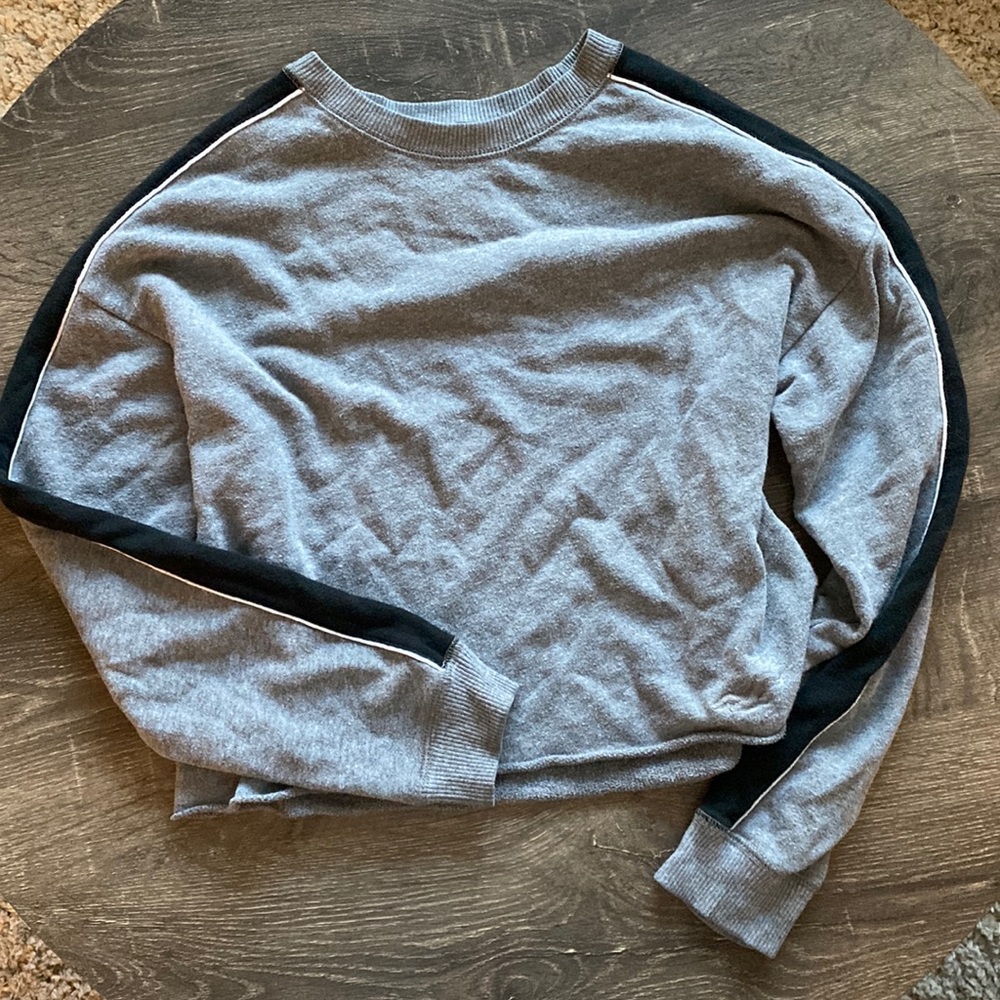 Hollister sweater size Small